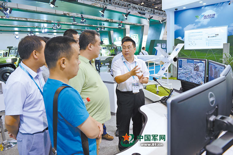 ＂猛虎＂裝甲車、無人救生船現(xiàn)身軍民融合展會(圖1)