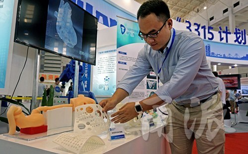多功能育嬰箱、管道機(jī)器人…快來(lái)會(huì)展中心看高科“尖貨”